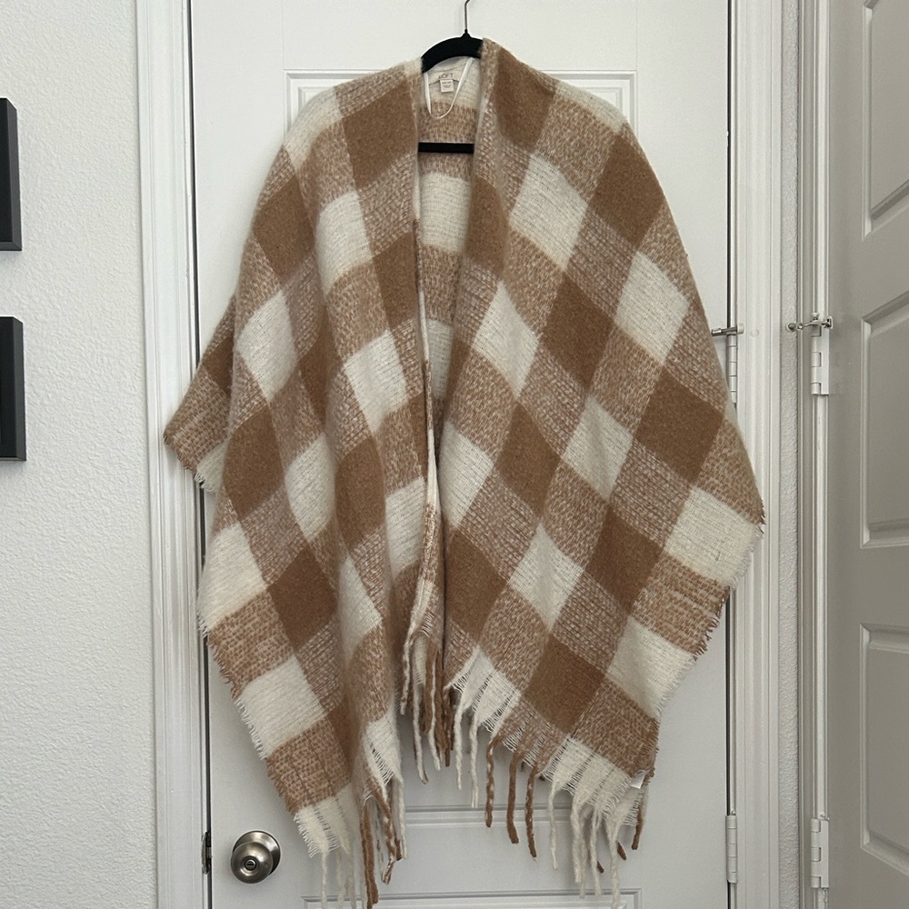 Cozy Plaid Fringe Shawl in Cream and Tan